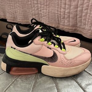 Nike Womens Air Max Verona QS Guava Ice
